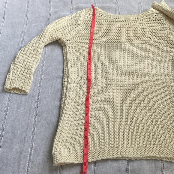 Boden chunky cream knit sweater with quarter length sleeves. - Picture 10 of 11